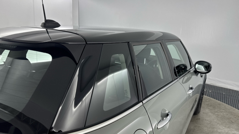 MINI Hatchback 1.5 Cooper Classic 5dr Petrol Hatchback